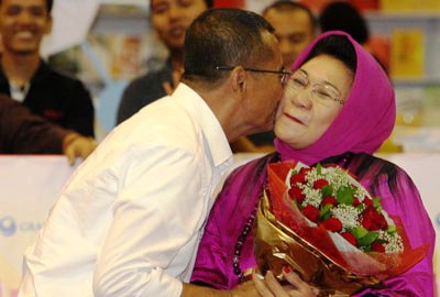 Dahlan Tantang DPR untuk Panggil Istrinya ke Senayan